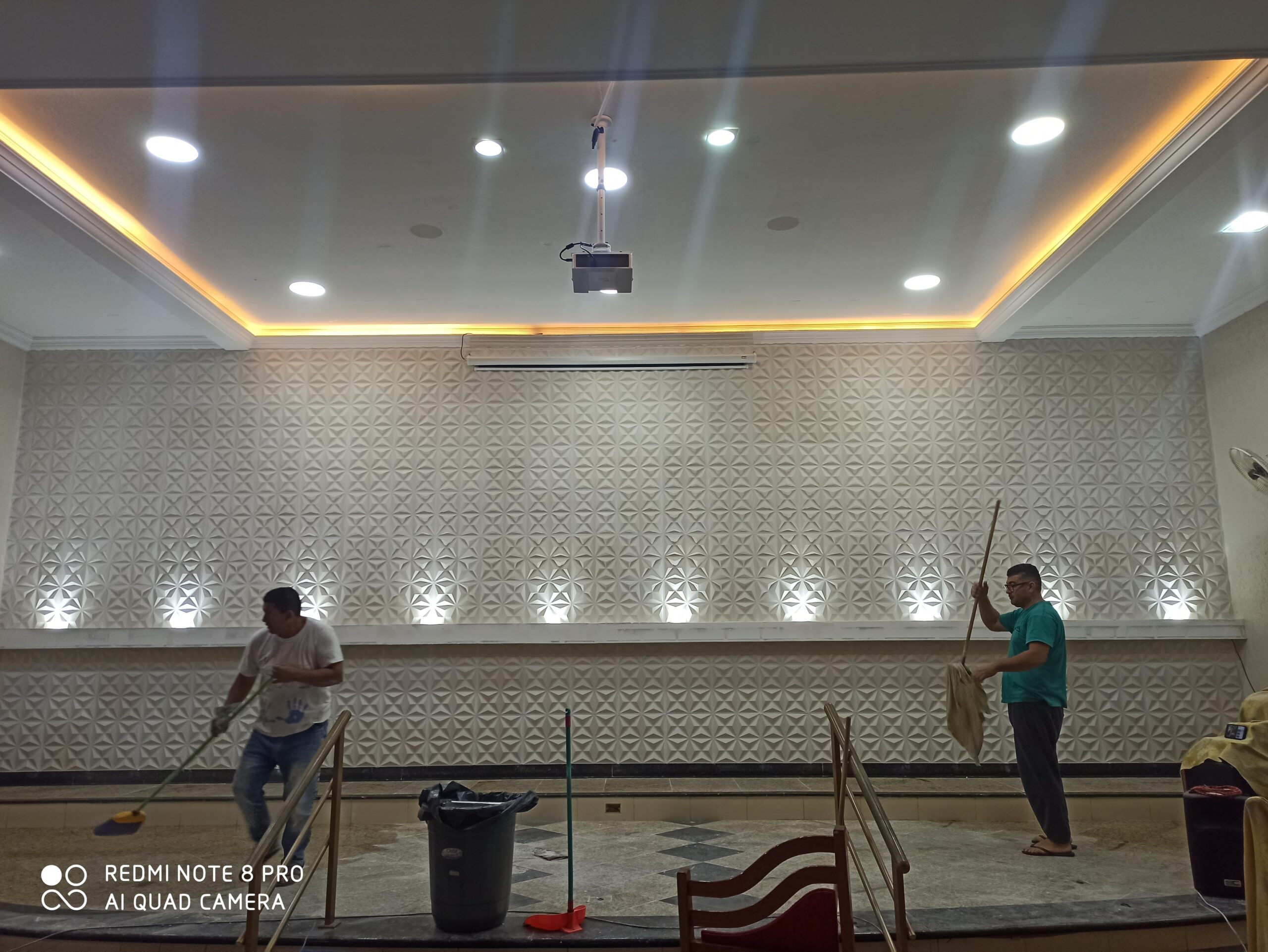 A magia do Gesso 3D se une à elegância da decoração, criando um cenário encantador e envolvente. Com detalhes em relevo e texturas únicas, o Gesso 3D realça o charme da decoração, tornando o ambiente verdadeiramente cativante. Desfrute dessa combinação perfeita que transforma seus espaços em uma experiência visual excepcional.