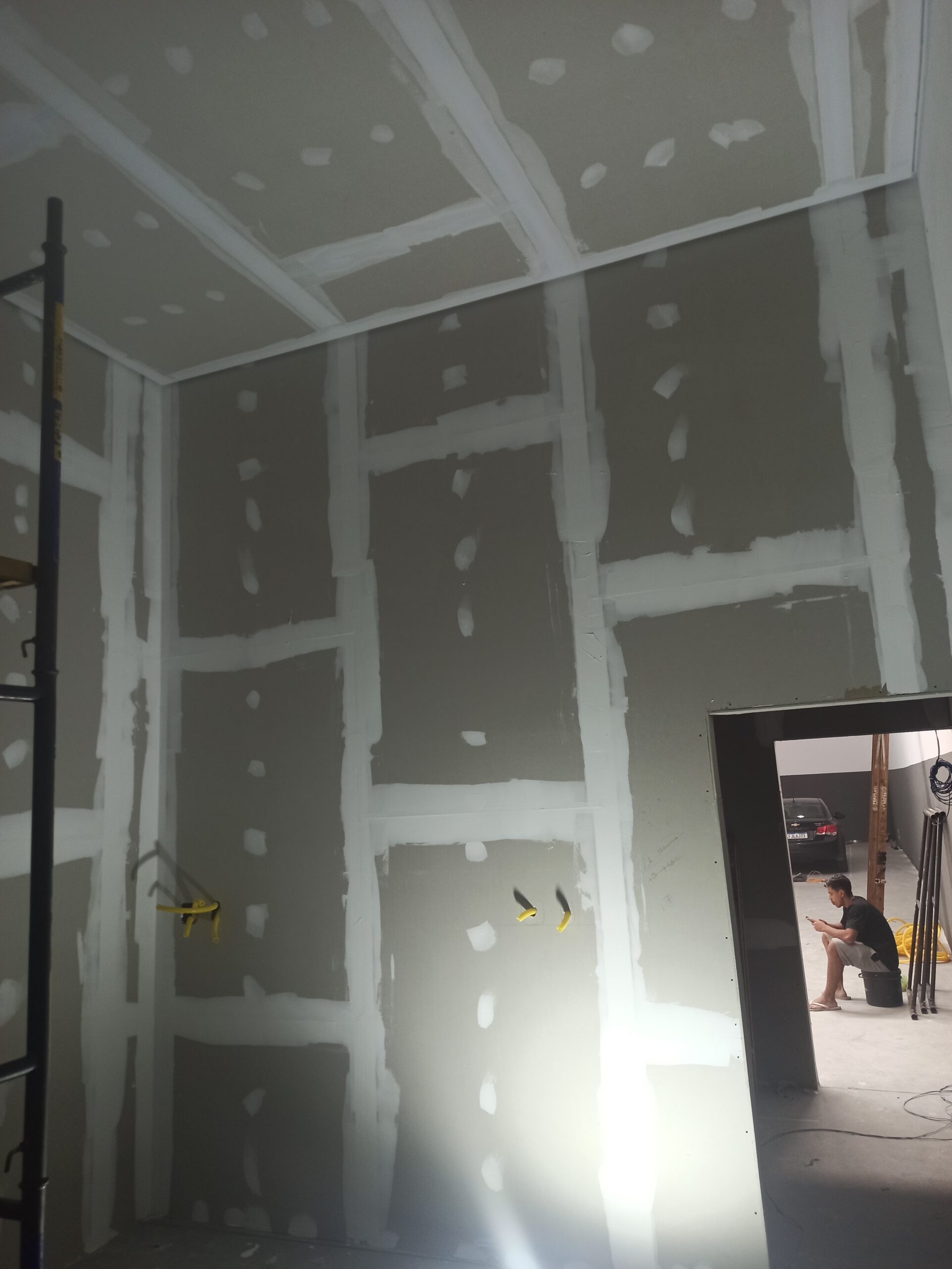 Nós na Alex do Gesso valorizamos cada detalhe para garantir o acabamento e finalização impecáveis em nossos projetos. Nossa equipe de profissionais especializados trabalha com dedicação e cuidado para alcançar a perfeição em cada aspecto da decoração em gesso.